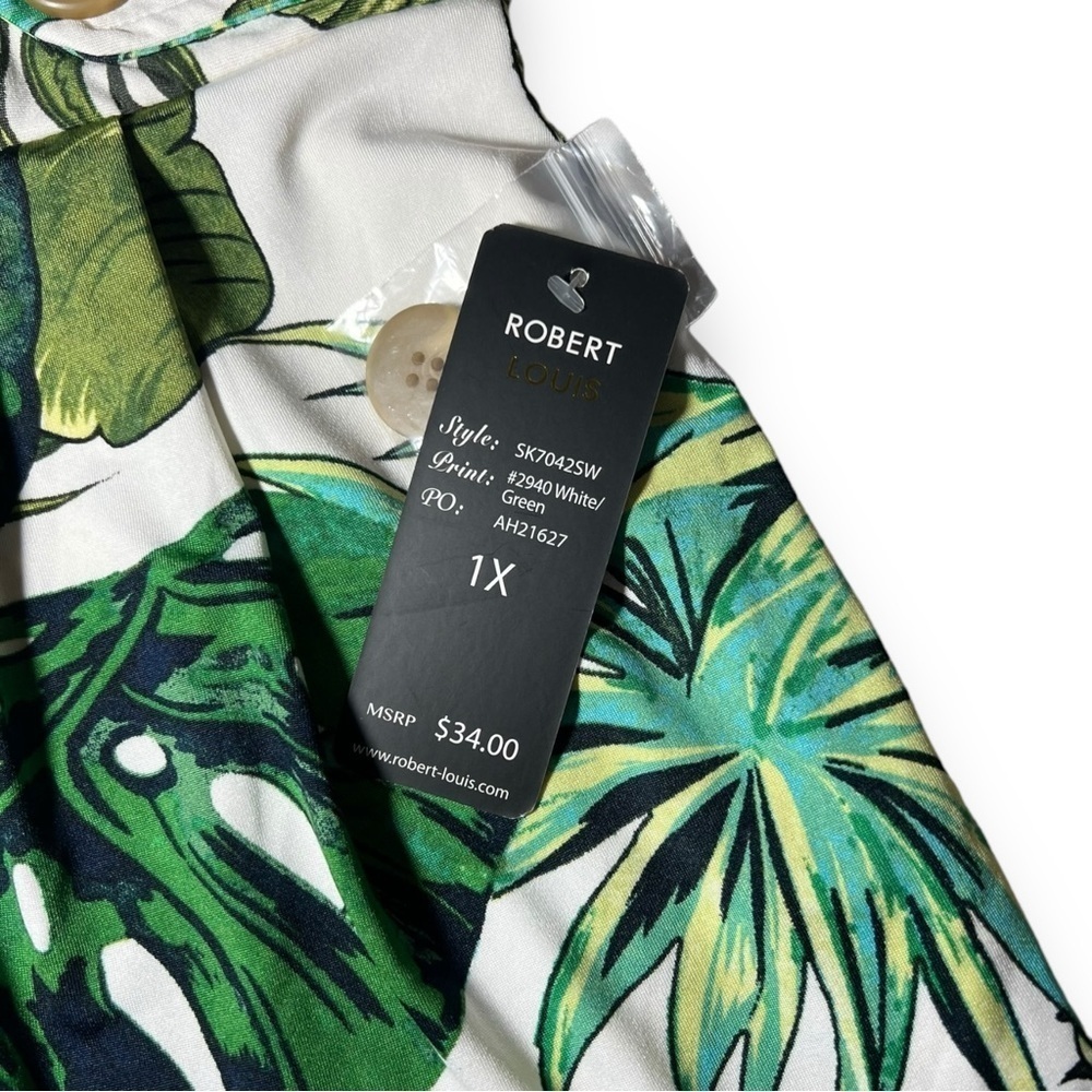 Robert Louis Women’s Pull On Tropical Leaf Shorts Green White Size 1X - Picture 2 of 5